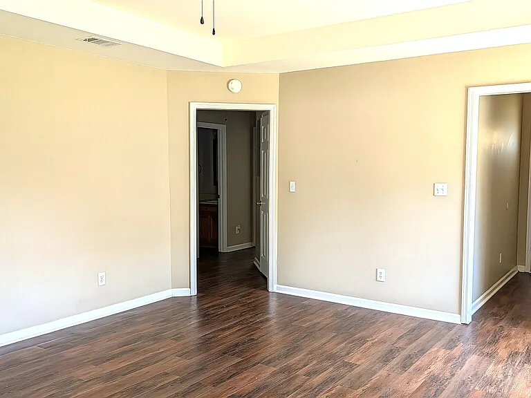 210 Strawbridge Ln — Photo 3