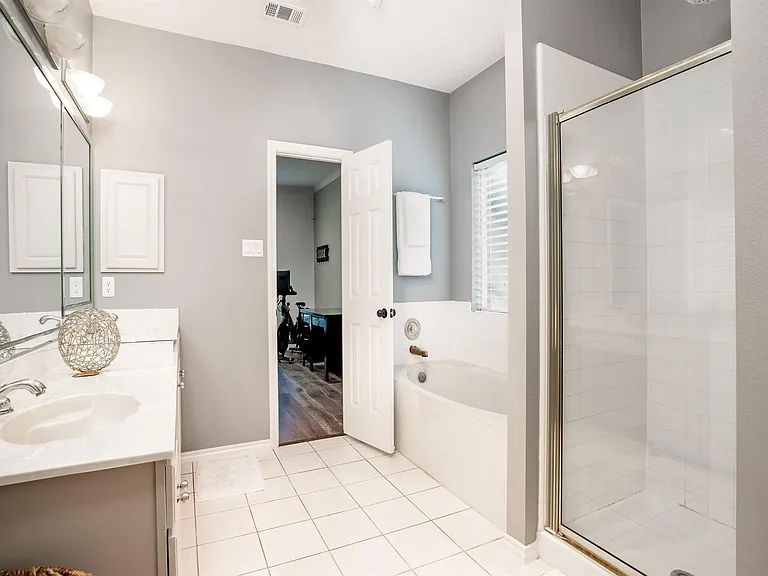 8915 Wallington Dr — Photo 13