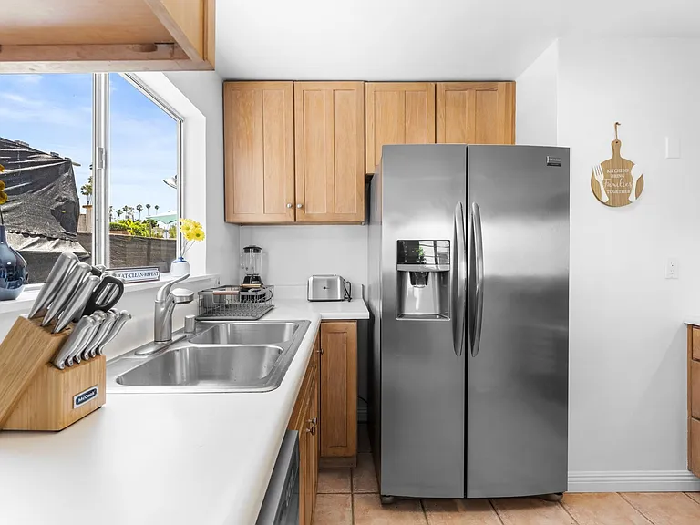 1303 Cave St — Photo 19