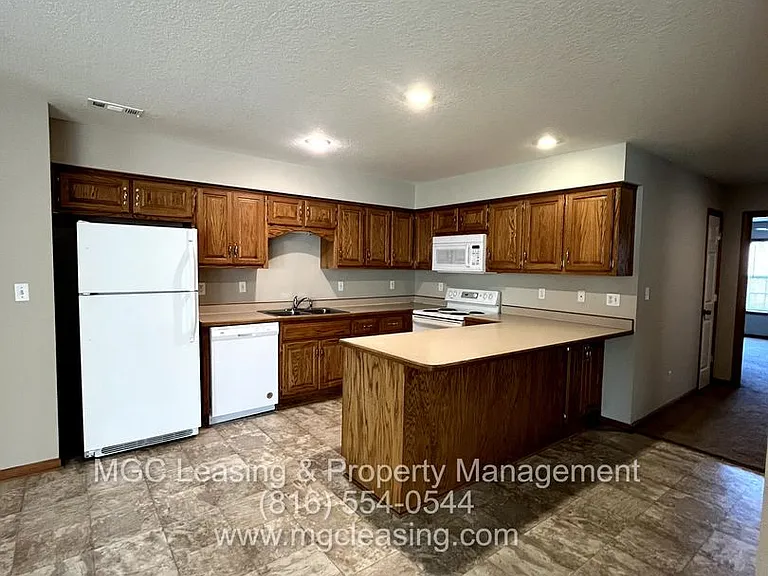 622 Willow Ln #B — Photo 6