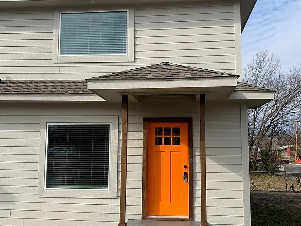 102 S Zunis Ave