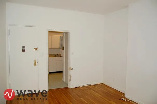 Rented by Wave Real Estate Group | media 10