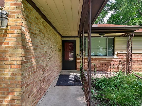 3rd image of 1323 Rebecca Dr