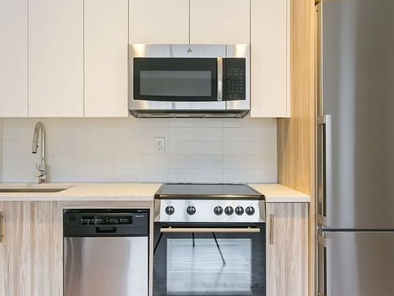 3rd image of 345 W 30th St APT 9B