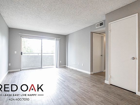 3rd image of 11823 Victory Blvd #211