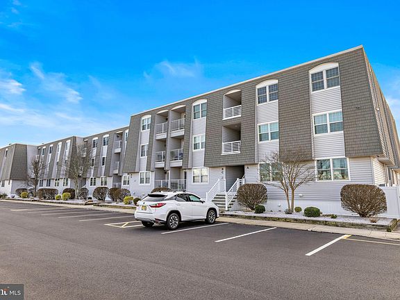 2nd image of 310 West Ave APT C-2