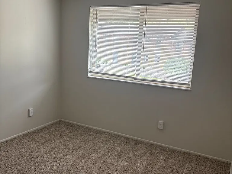 Kingston Green Apartments — Photo 41