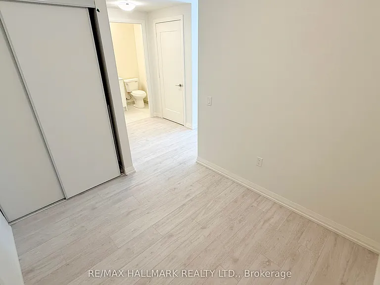 27 Korda Gate E #2502 — Photo 12