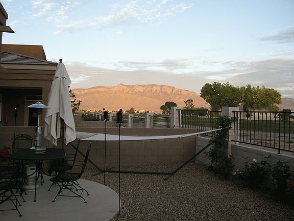 Back yard golf course & mountains