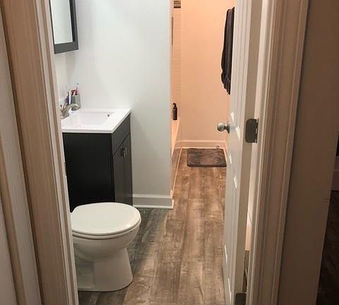5th image of 839 W Cornelia Ave APT 3