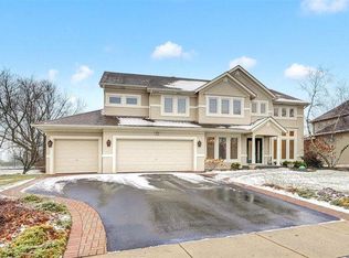 2855 Clara Ave, Aurora, IL 60502