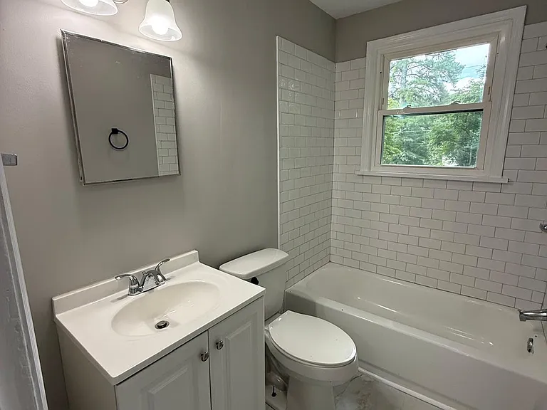 228 Lakeside Ave — Photo 11