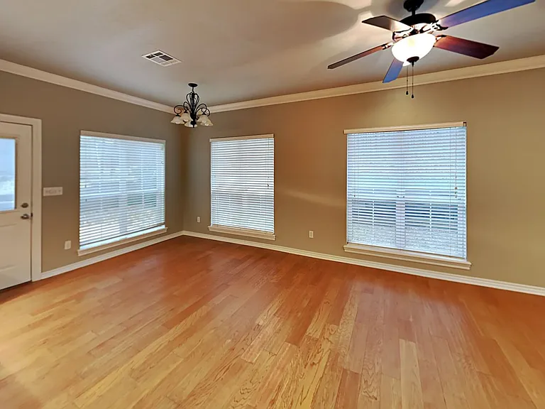 605 Knights Bridge Rd — Photo 9
