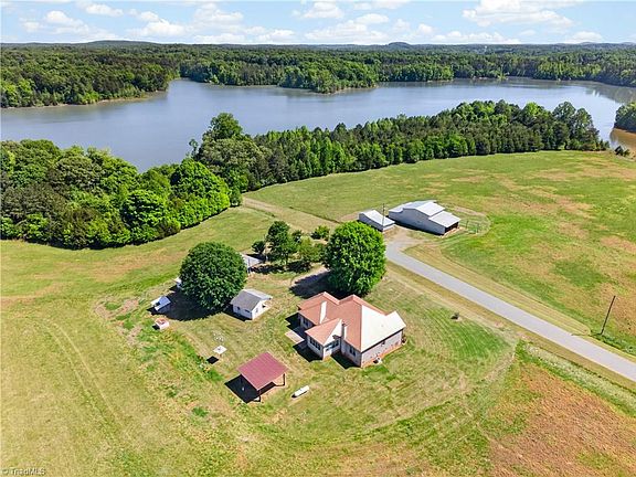 3rd image of 605 Walter Meadows Rd