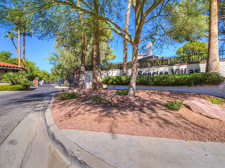2574 Pera Cir — Photo 2