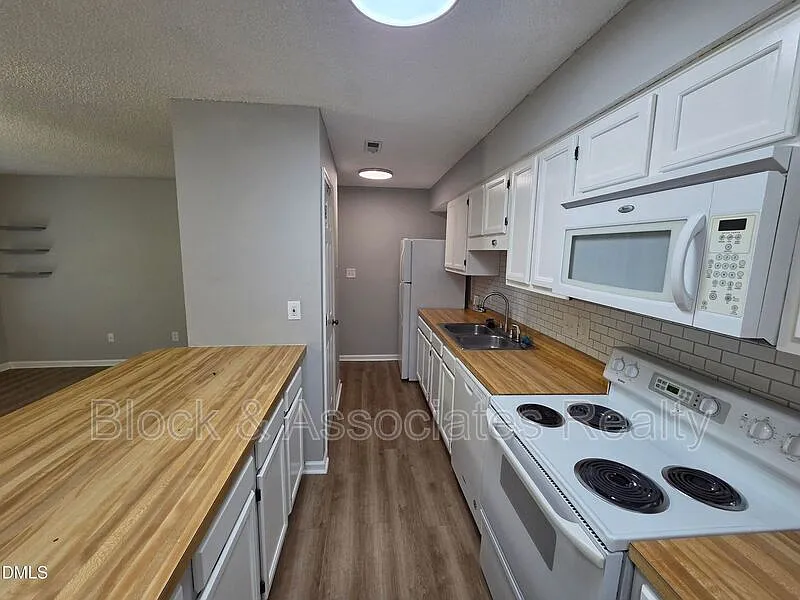 2 bed, 2.0 bath, $1,400 — Photo 4