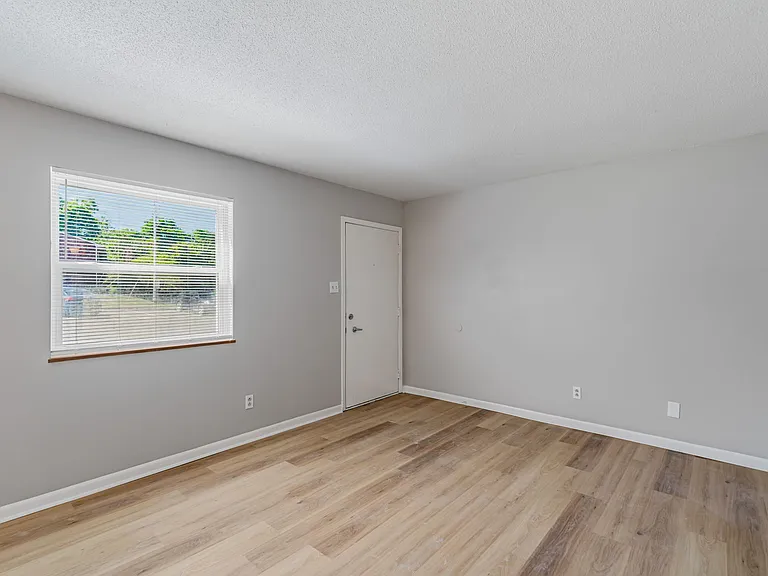 2716 Holbrook Dr #6 — Photo 4