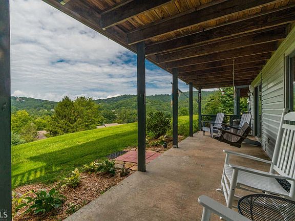 2nd image of 105 Broadmoor Ln