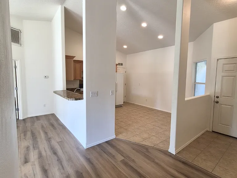 217 Midvale Ave — Photo 8