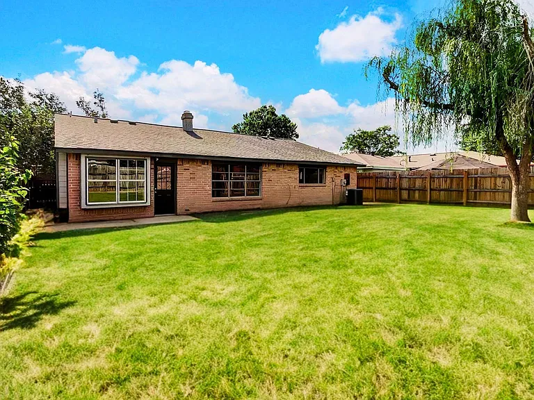 7422 Breccia Dr — Photo 13