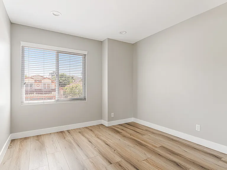 493 Messina Pl — Photo 22