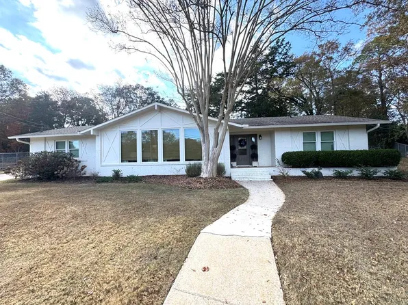 1303 Sussex Ct, Dothan, AL 36303