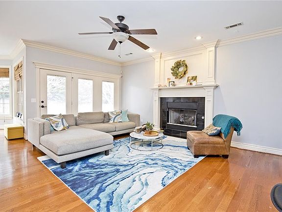 2nd image of 902 NE Halifax Pl