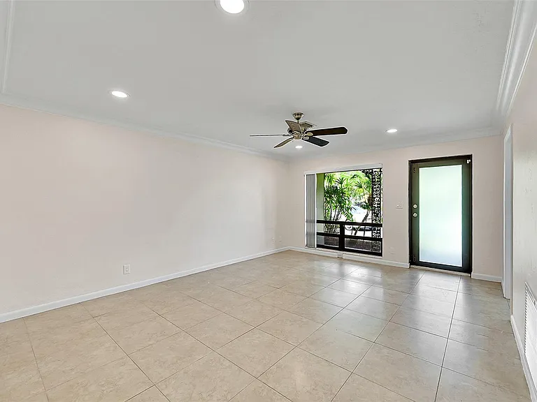 2200 NE 54th St E #EAST — Photo 5