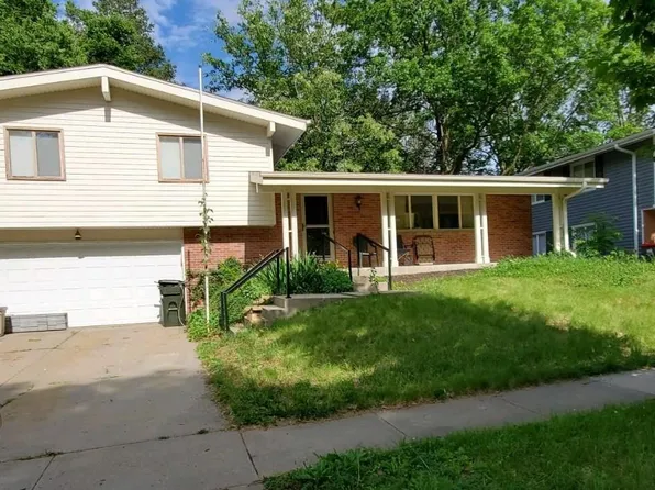 1300 Cottonwood Dr, Lincoln, NE 68510