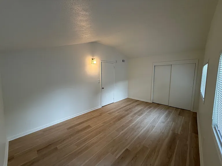 2408 Cornell Ave — Photo 3