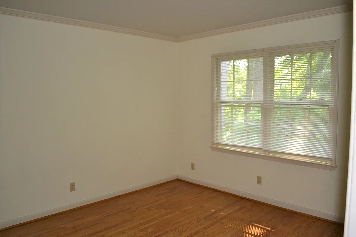 Building Photo - 139 E Hill St #58