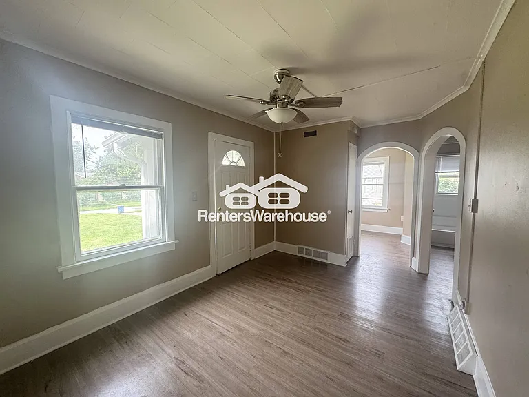 1685 Northwest Dr — Photo 3