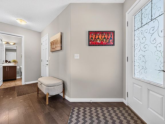 4th image of 74 Santana Cres