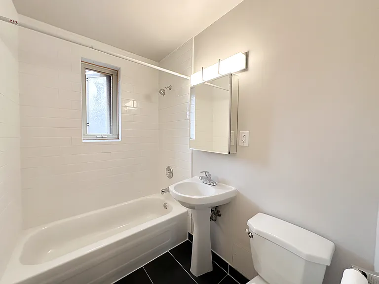 118 Montgomery Ave — Photo 16