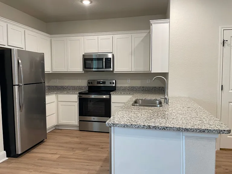 10330 Lynwood Vlg #101 — Photo 5