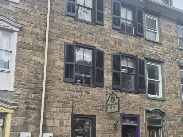 31 Race St, Jim Thorpe, PA 18229