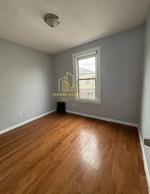 3 bed, 1050 sqft, $2,300 — Photo 2