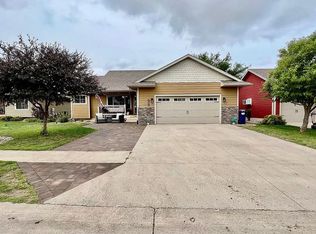 3606 Jolly Ct, Spirit Lake, IA 51360