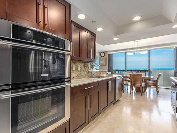 3rd image of 115 Lakeshore Dr APT 1749