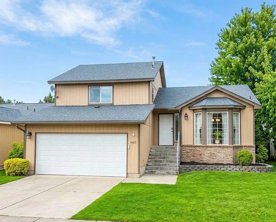 1605 E Calkins Ave