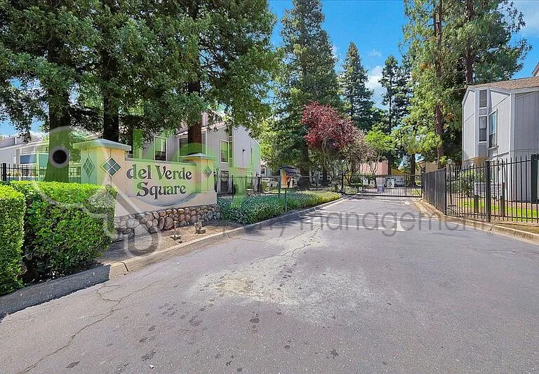 600 Del Verde Cir #2 — Photo 34