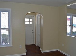 31 Meadow Ln, Merrillville, IN 46410