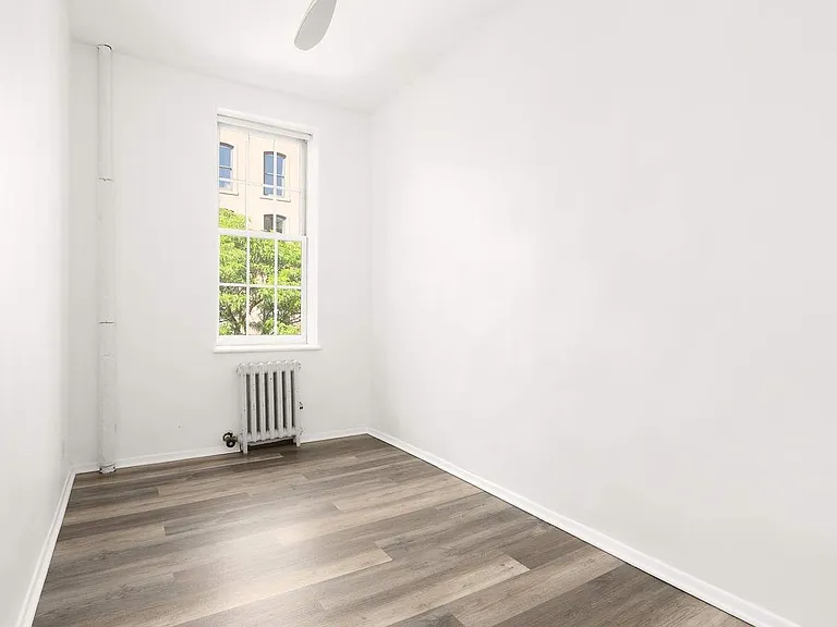 426 W 22nd St #2 — Photo 14