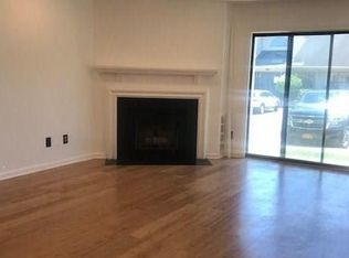 901 Harbour Club Dr, Parlin, NJ 08859