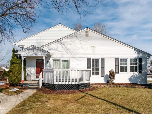 22621 Martin Rd, Saint Clair Shores, MI 48081
