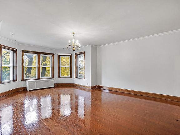 4th image of 1540 W Elmdale Ave #2