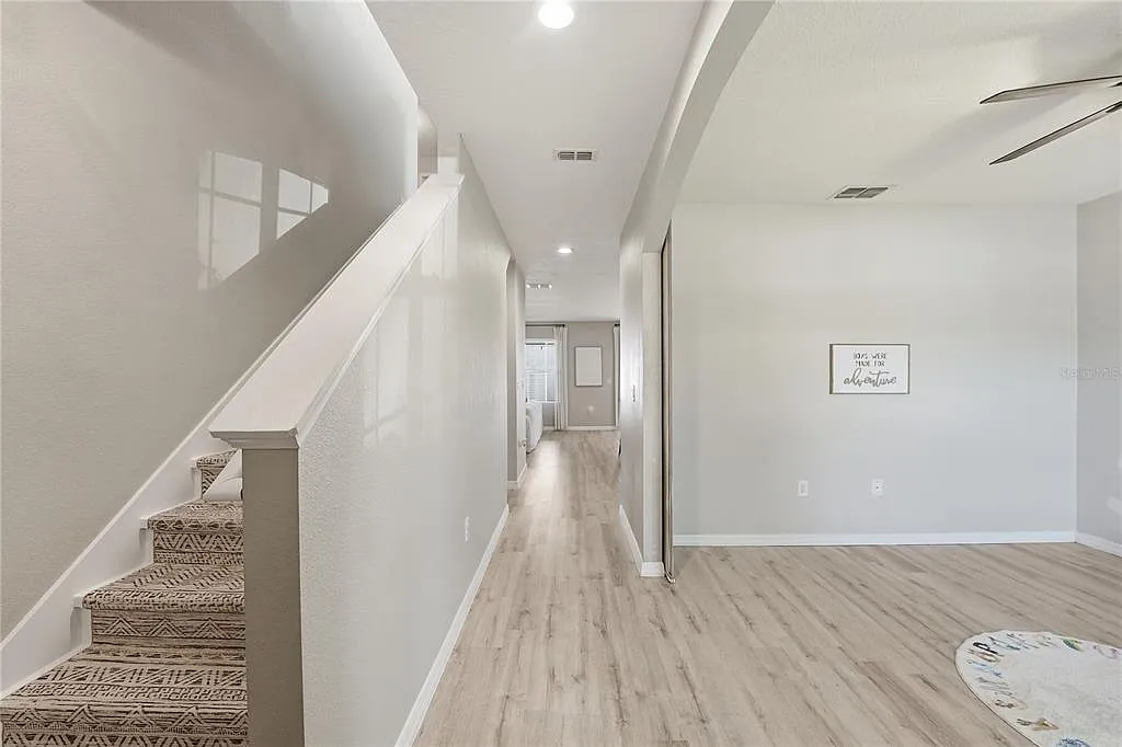 5 bed, 3.5 bath, 2884 sqft, $3,000 — Photo 3