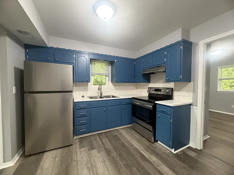 902 E Frederick St — Photo 9