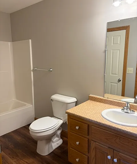 410 Commercial Ave SW #1 — Photo 3