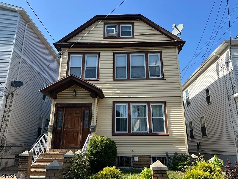 1353 Alina St #1